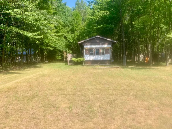 11600 Red Oak St, Lake, MI 48632