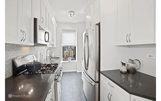 Sold by Douglas Elliman | media 24