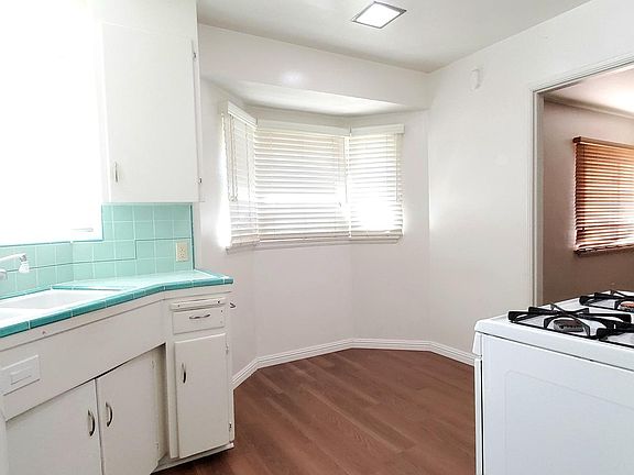 5th image of 1228 N Altadena Dr