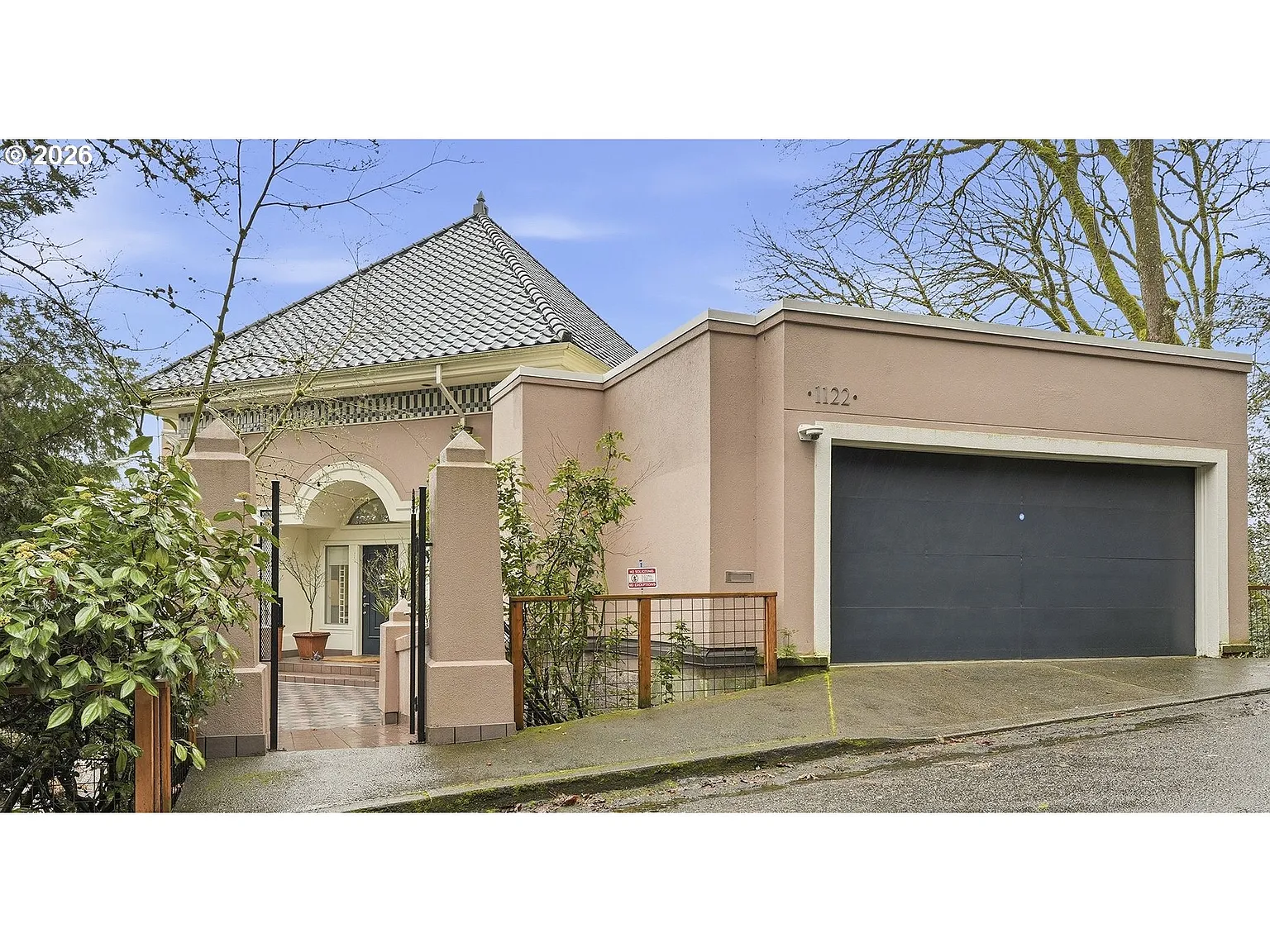 1122 NW Summit Ave photo 1