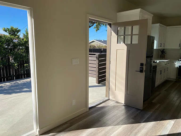 324 E Colorado Blvd #1 — Photo 13