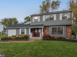 206 Round Hill Rd, Voorhees, NJ 08043