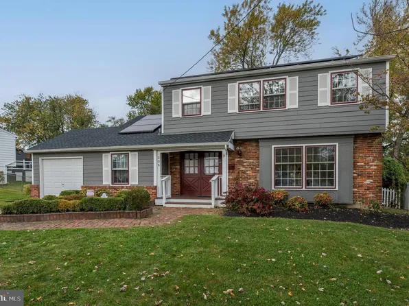 206 Round Hill Rd, Voorhees, NJ 08043