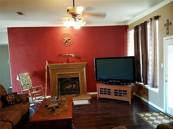 4th image of 204 Aster Dr