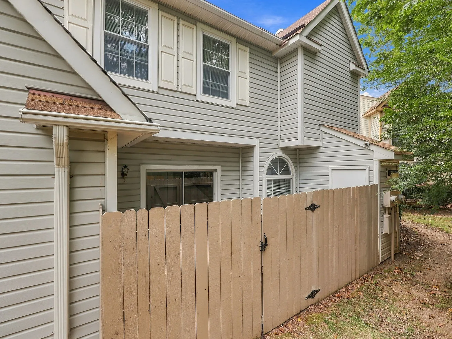 3 bed, 2.5 bath, 1452 sqft, $2,300 — Photo 3