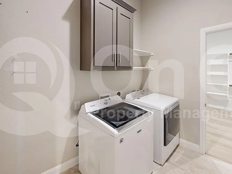 1005 Whitehall Ln — Photo 21