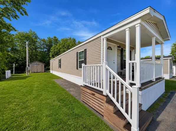 15 Colonial Drive, Lisbon, ME 04252