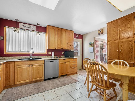 3rd image of 2609 Overland Rd