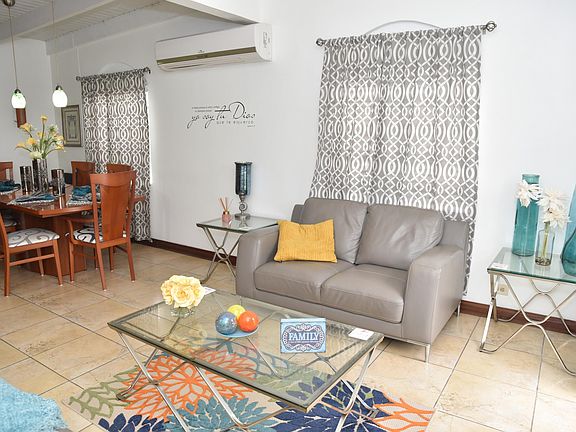 4th image of 643 Strawberry Hill Est #Qu
