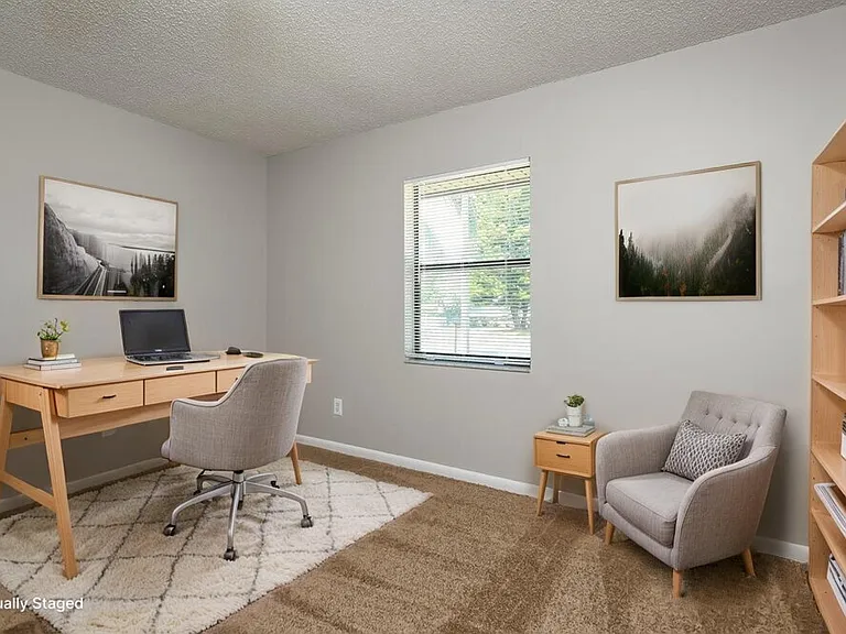 104 Daisy Dr SE — Photo 15