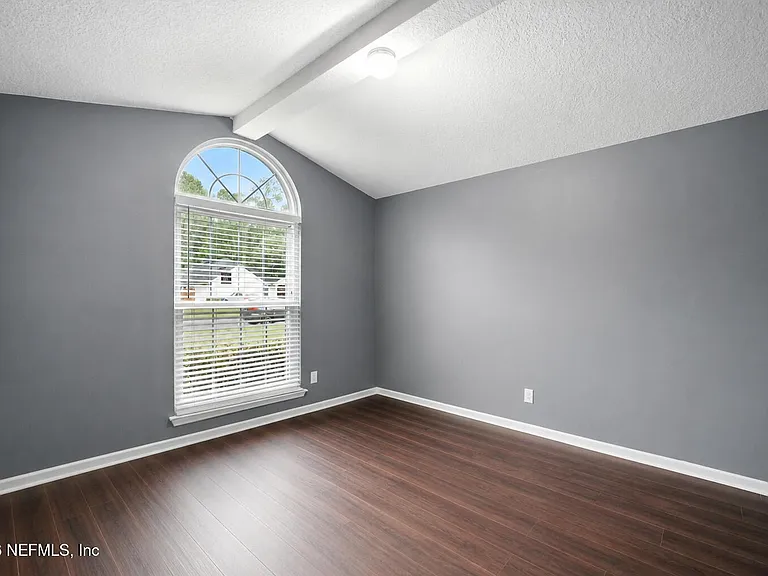 832 Heritage Lakes Dr — Photo 4