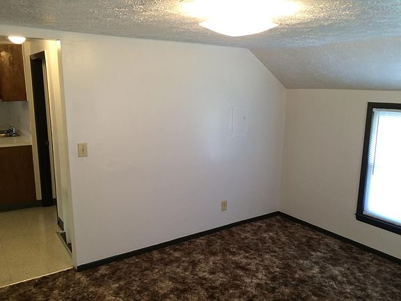 5th image of 82 E Emerling Ave