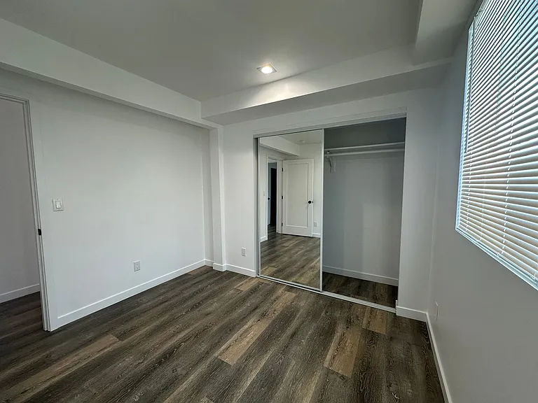 869 Glenway Dr — Photo 8