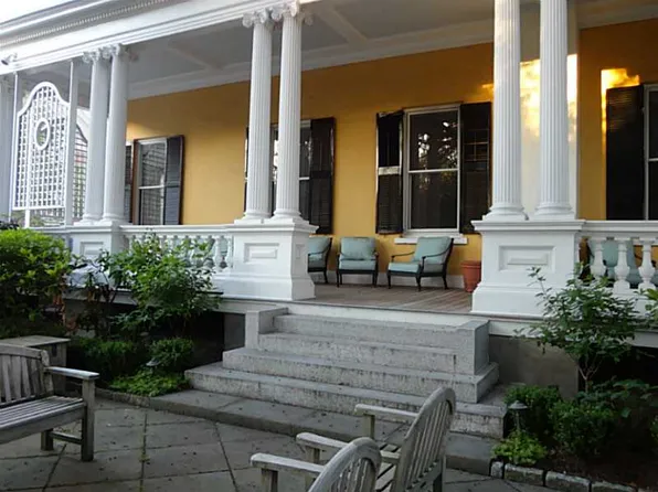 14 Charlesfield St, Providence, RI 02906