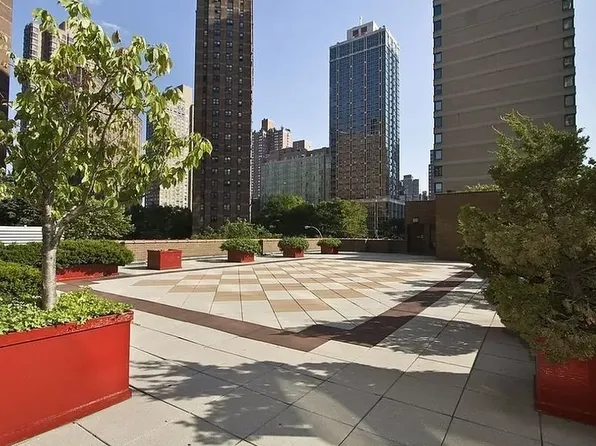 345 East 93rd Street image 13 of 14