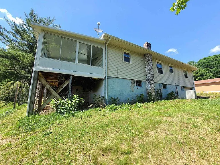 182 Delp St — Photo 12