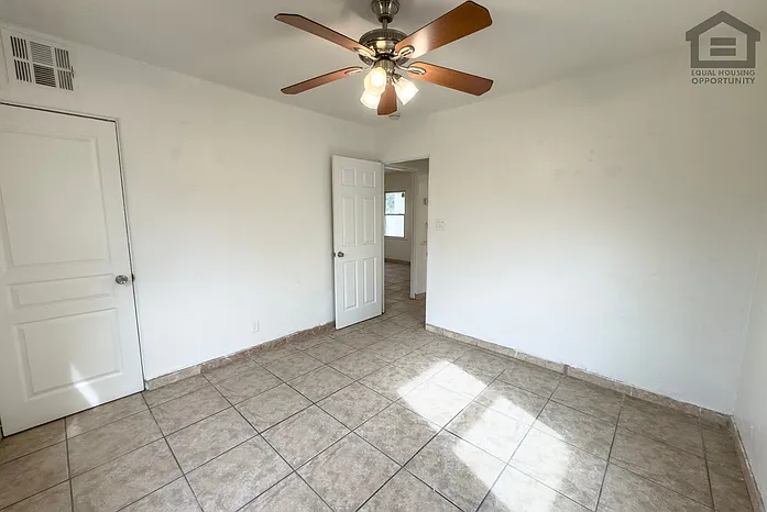 2517 E Culver St — Photo 26
