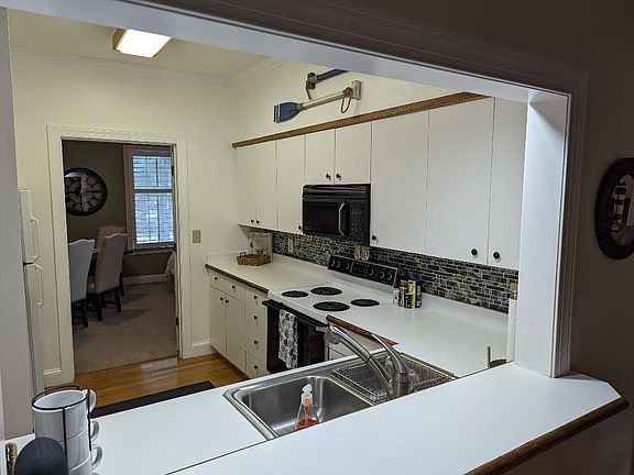 Bright, freshly painted kitchen