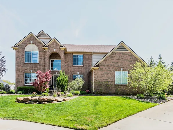 29896 Magnolia Dr, New Hudson, MI 48165