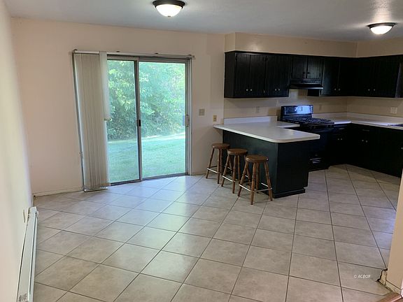 2nd image of 7 Carol Ln