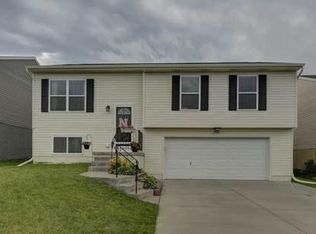 19615 Laci St, Omaha, NE 68135