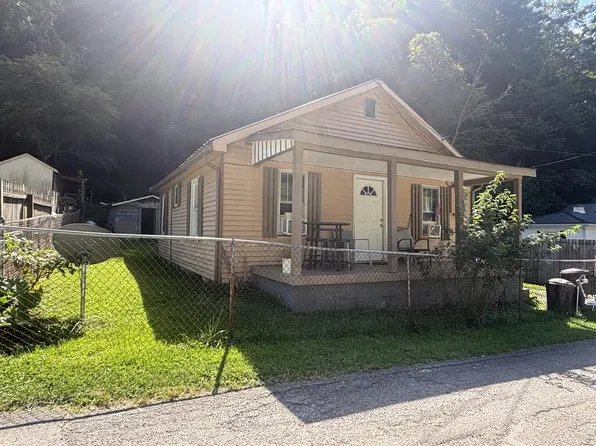 1058 Magic Rd, Grundy, VA 24656