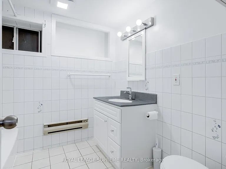 224 Christie St #LOWER — Photo 24