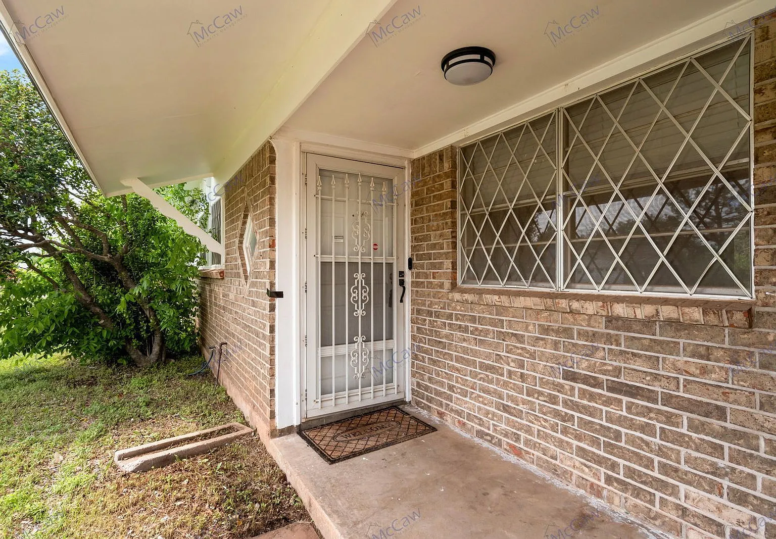 3 bed, 2.0 bath, 1350 sqft, $1,795 — Photo 2