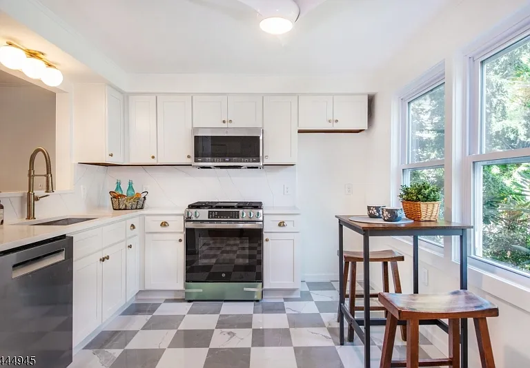 11 William St #B — Photo 8