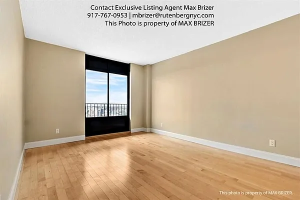 Sold by R New York | media 32