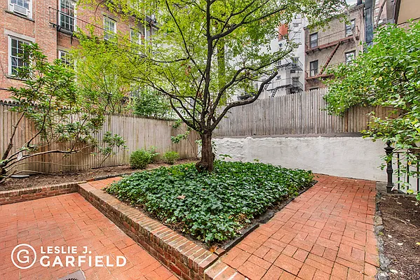 Rented by Leslie J. Garfield | media 33