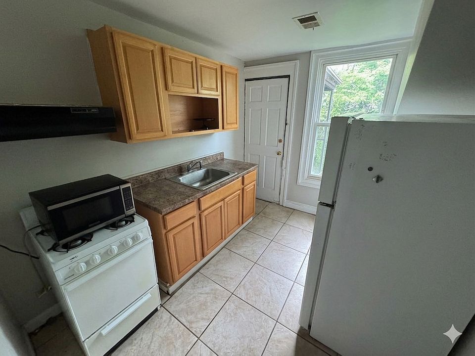 1st image of 111 Bristol St #O3l