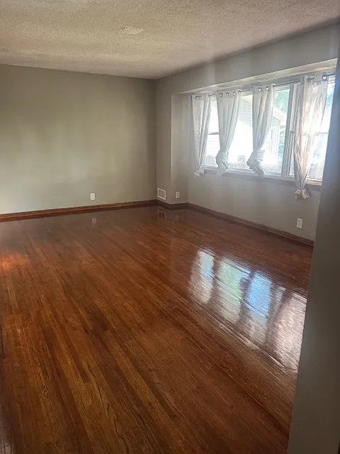 3 bed, 1364 sqft, $2,000 — Photo 3