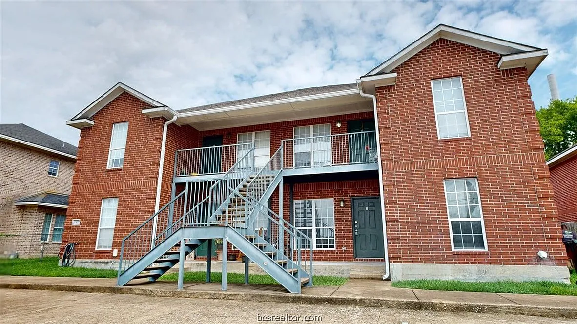 2 bed, 2.0 bath, 978 sqft, $1,100 — Photo 1