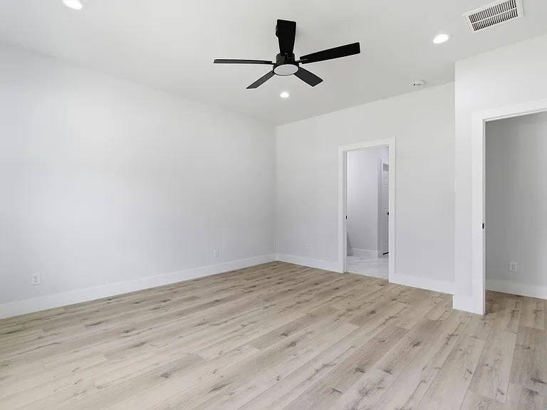 7040 Kinney St — Photo 20