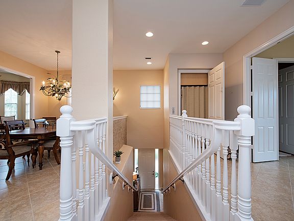 3rd image of 7869 Hawthorne Dr Unit 304