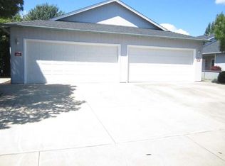 533 Mountain View Dr, Central Point, OR 97502