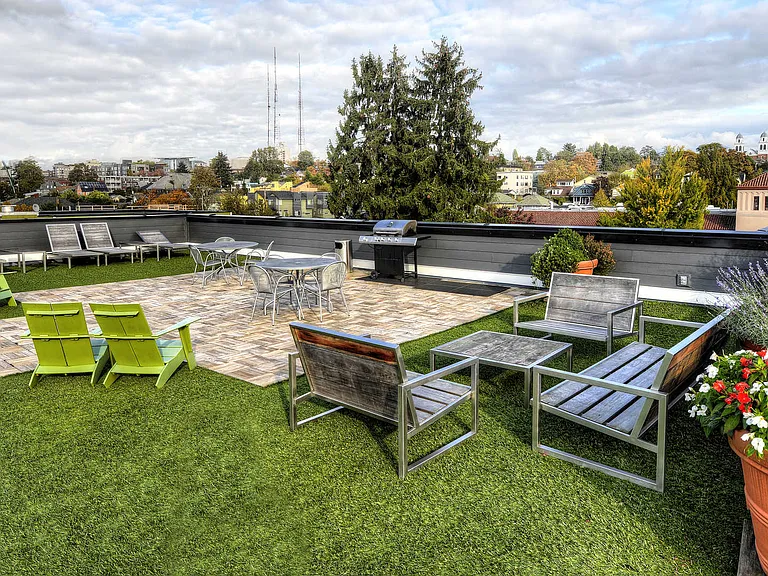 Rooftop with Grilling Area
