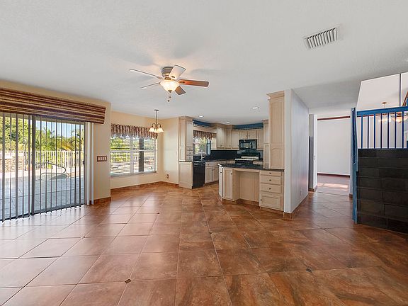 4th image of 3963 Westchester Way