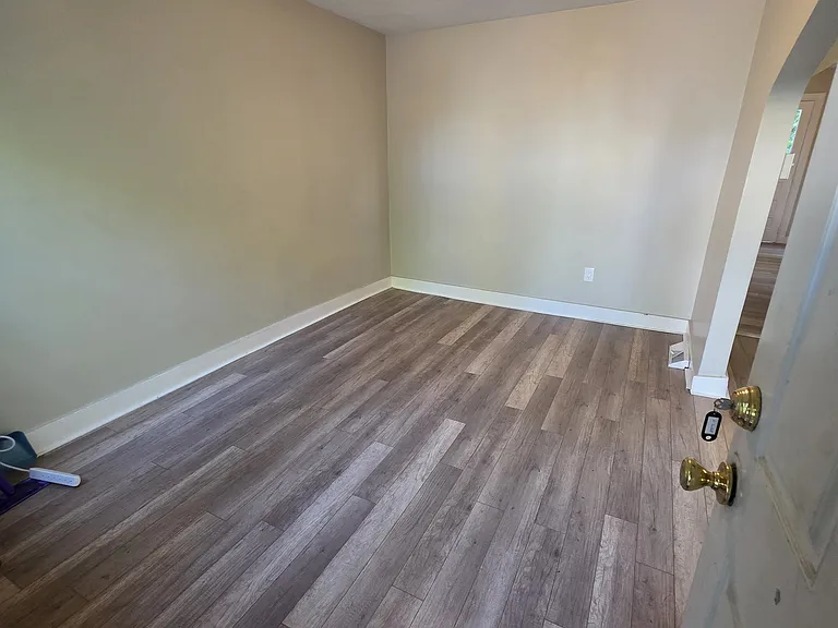 21 Bartlett Ave — Photo 6
