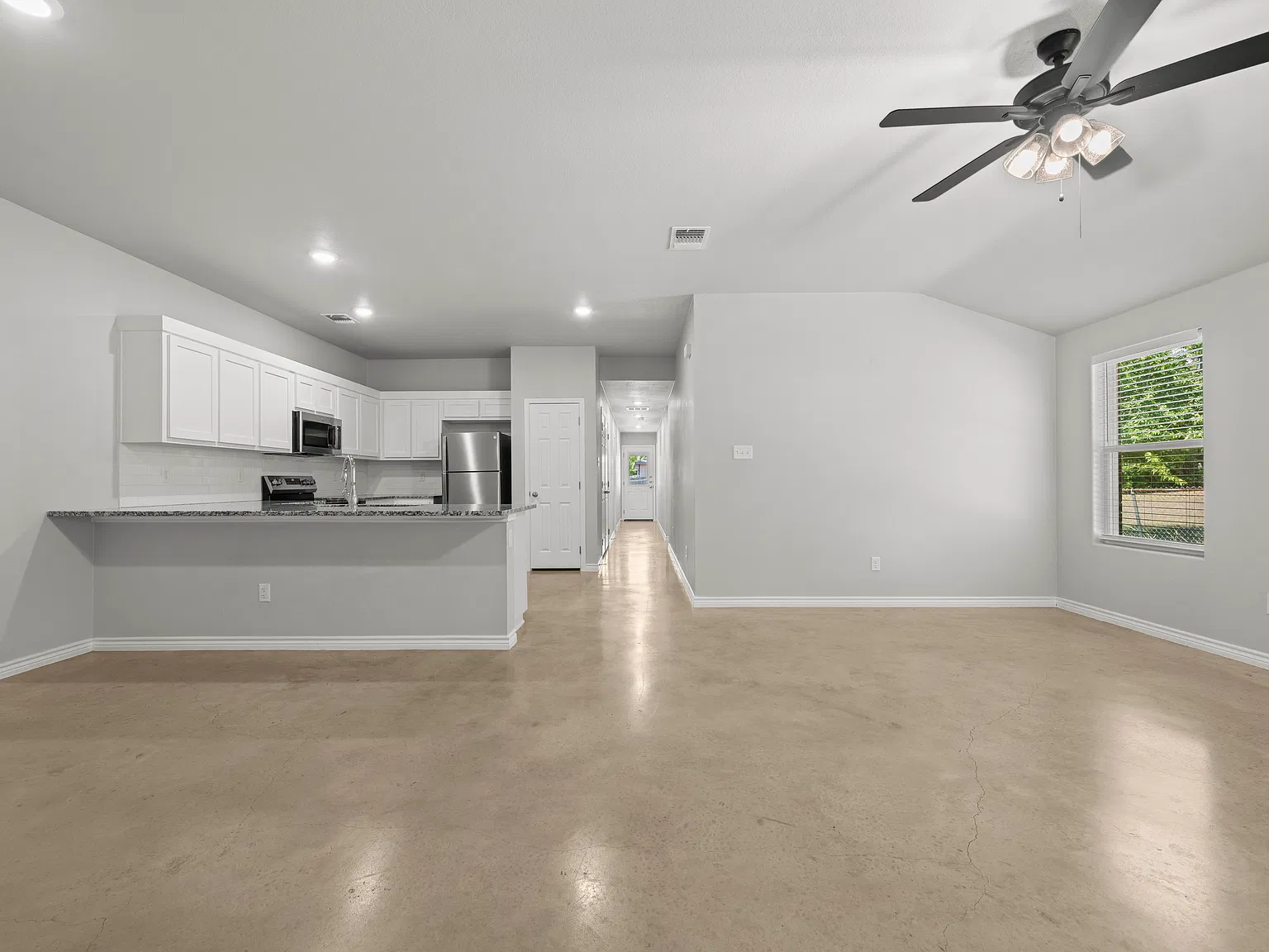 3 bed, 1345 sqft, $1,595 — Photo 3