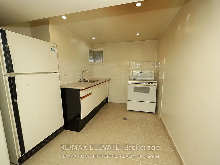 14 Mozart Ave — Photo 9