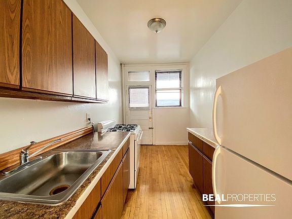 2nd image of 817 W Waveland Ave #N2