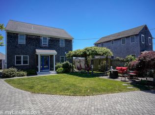 62 Lagoon Pond Rd #B, Vineyard Haven, MA 02568