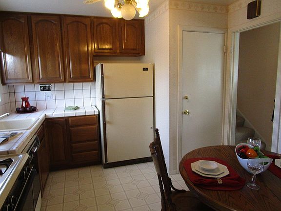 5th image of 32 Clara Ave