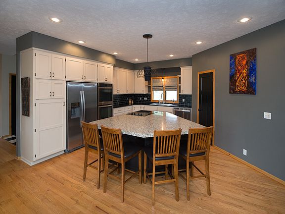 3rd image of 1001 Bailey Dr