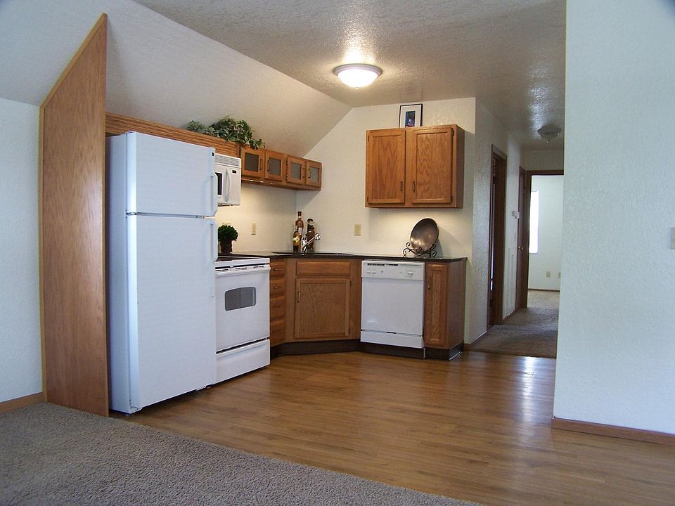 2nd image of 1022 S Main St #35