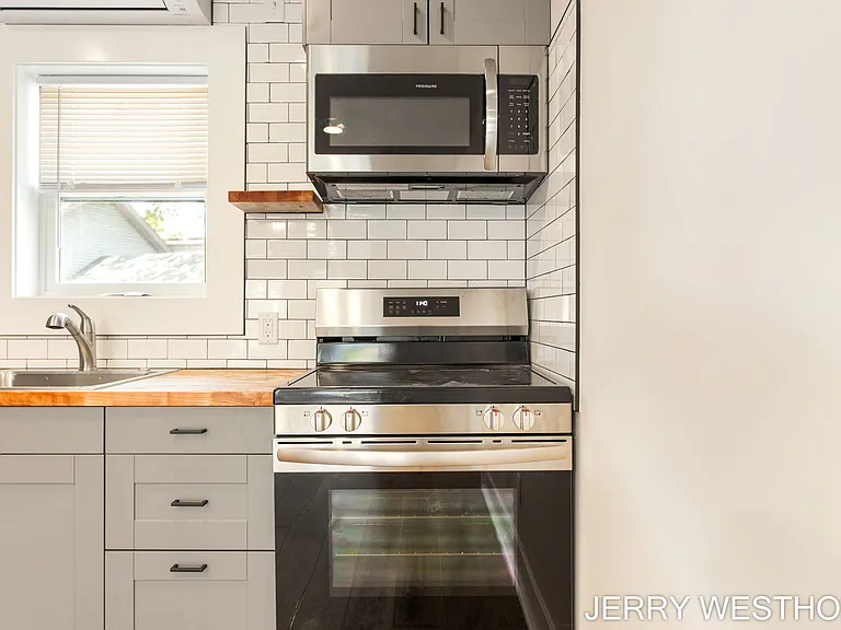 715 Butterworth St SW #2 — Photo 15