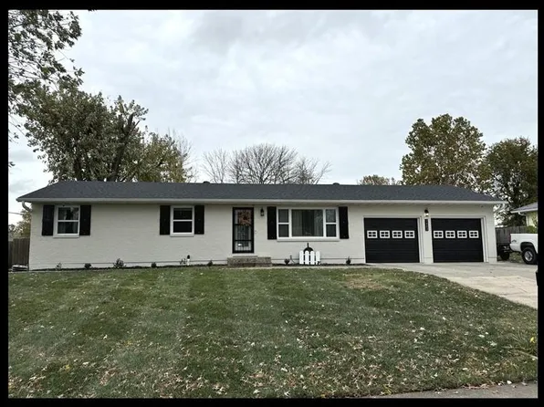 1003 Crestview Dr, Macon, MO 63552