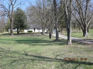 8425 Kneer Rd, Evansville, IN 47720